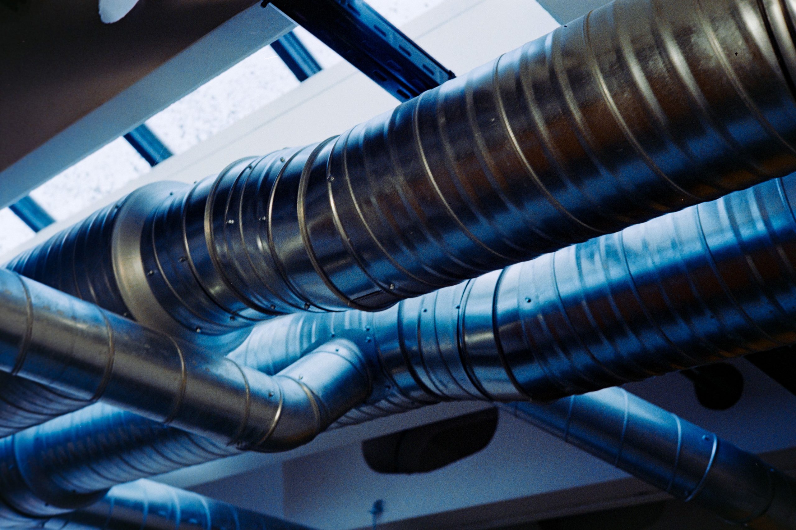 Système ventilation métallique moderne en gros plan