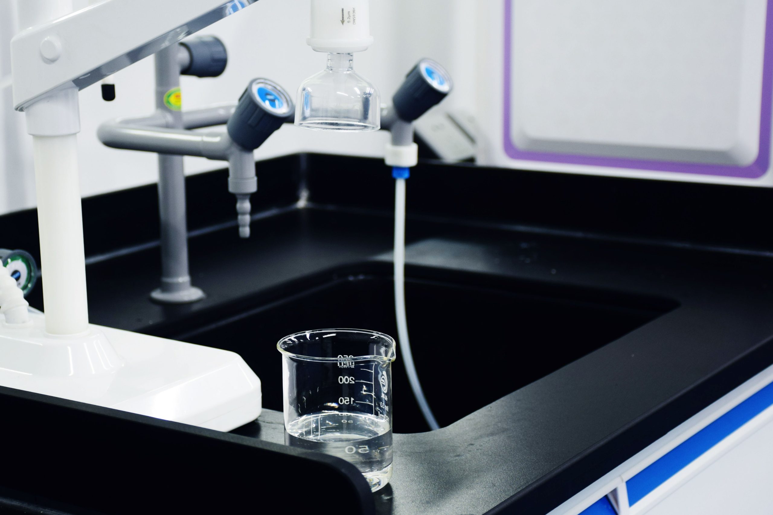 Équipement de laboratoire pour filtration d'eau