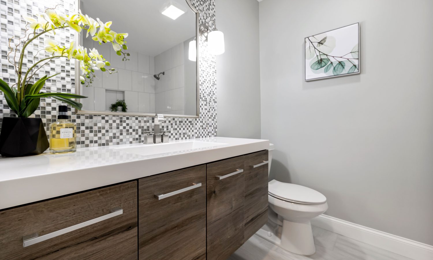 Pourquoi installer une crédence dans ta salle de bain ?