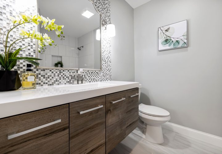 Pourquoi installer une crédence dans ta salle de bain ?
